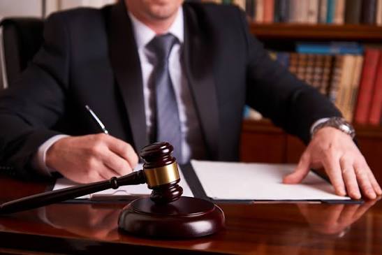 Адвокатські рішення в Україні: як саме адвокат може допомогти громадянам України Адвокатські рішення в Україні: як саме адвокат може допомогти громадянам України